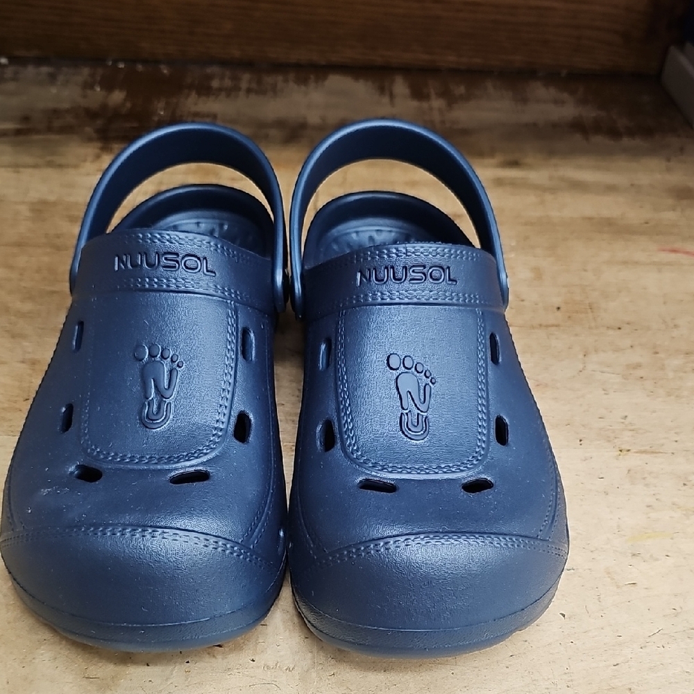 Womens Nuusol Navy Clogs with Ventilation and Rotating Heel Strap Size 8.5